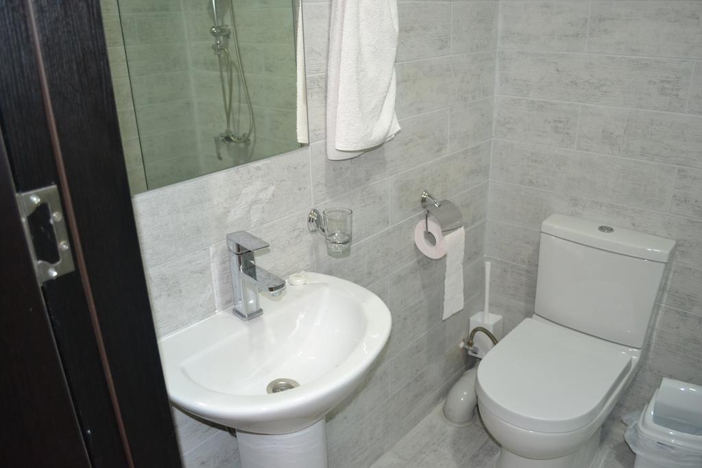 Family Apartment In Avlabari Tbilisi Buitenkant foto