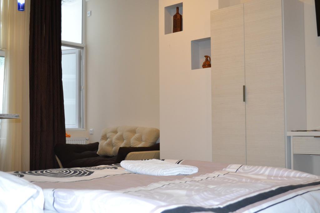 Family Apartment In Avlabari Tbilisi Buitenkant foto