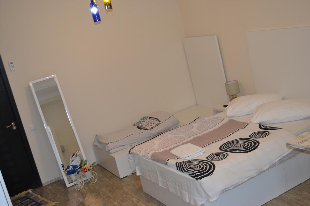 Family Apartment In Avlabari Tbilisi Buitenkant foto