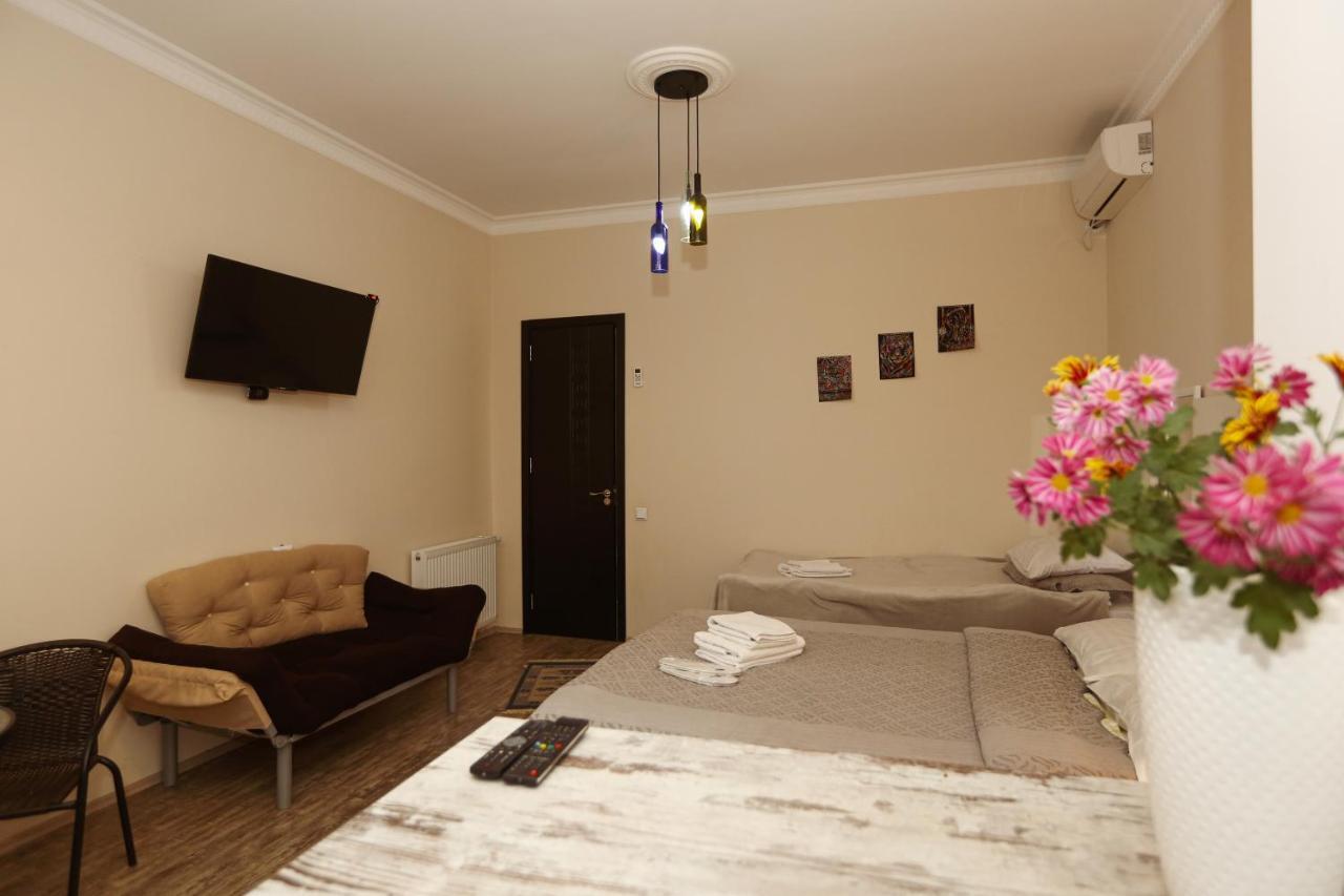 Family Apartment In Avlabari Tbilisi Buitenkant foto