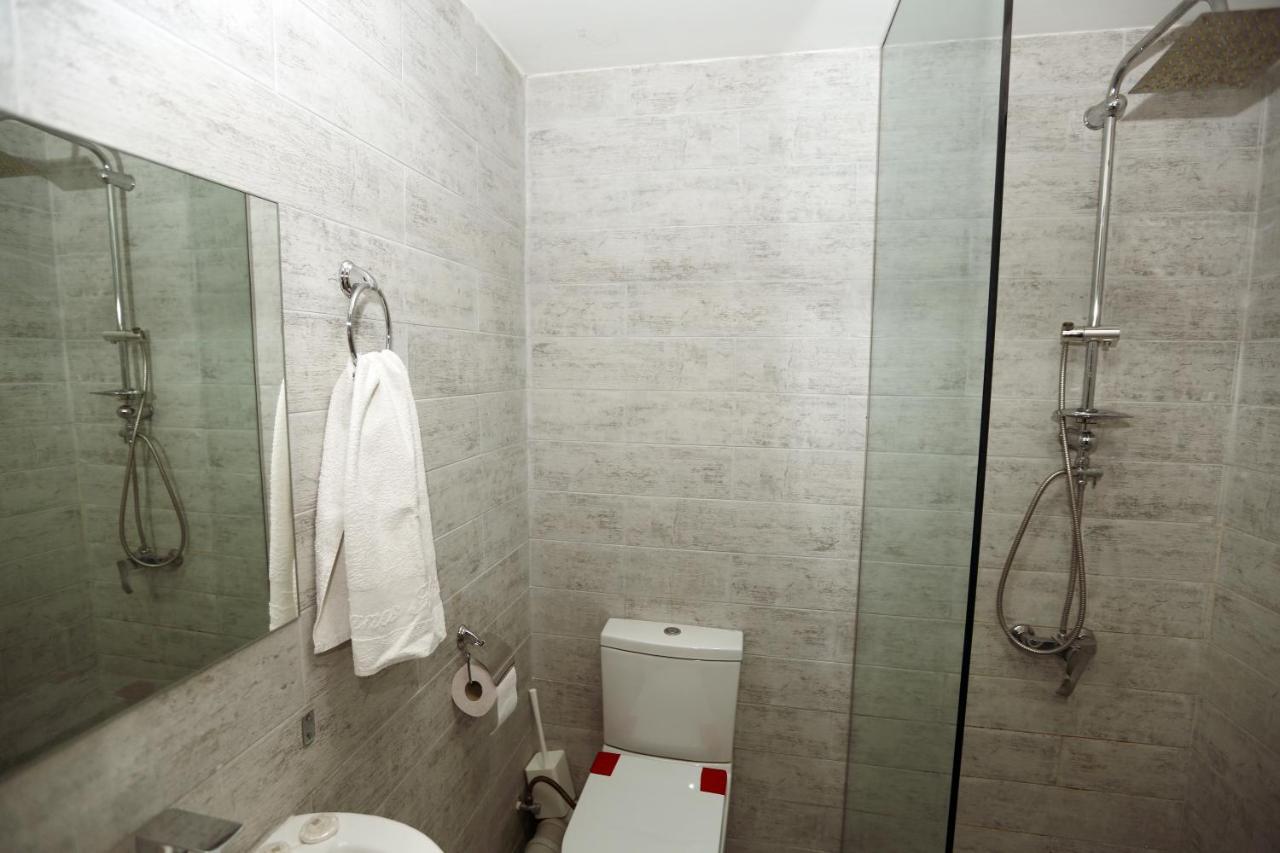 Family Apartment In Avlabari Tbilisi Buitenkant foto